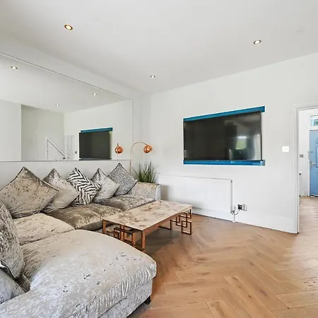 Wembley Luxury Residence- Opulence House-2